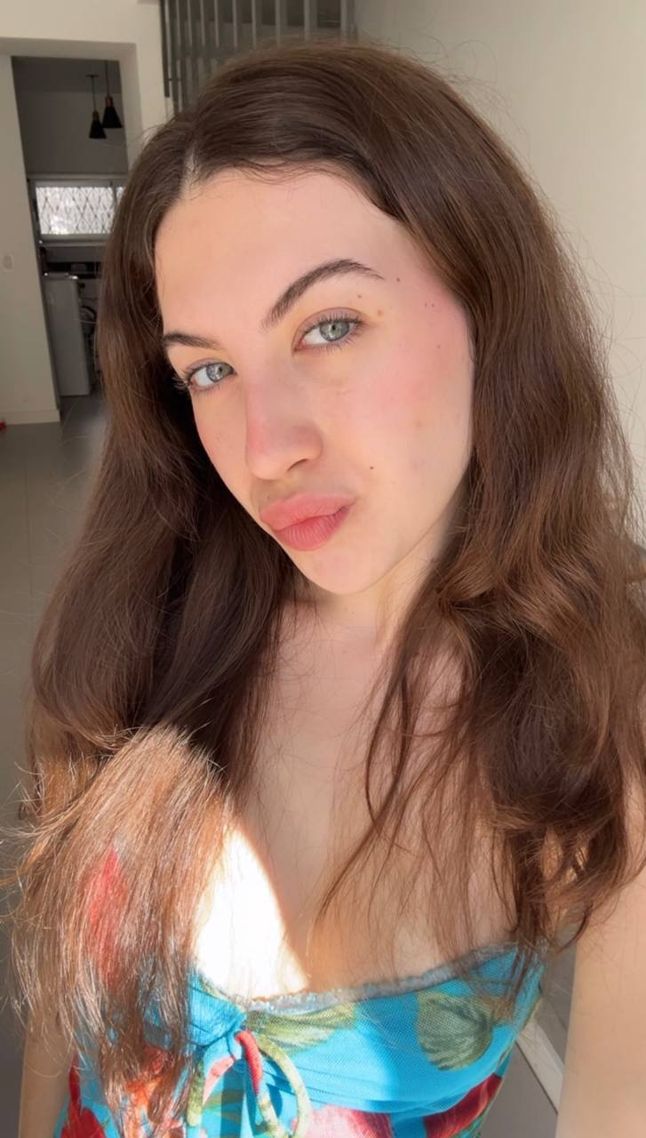 Nude girl Amber in Guwahati